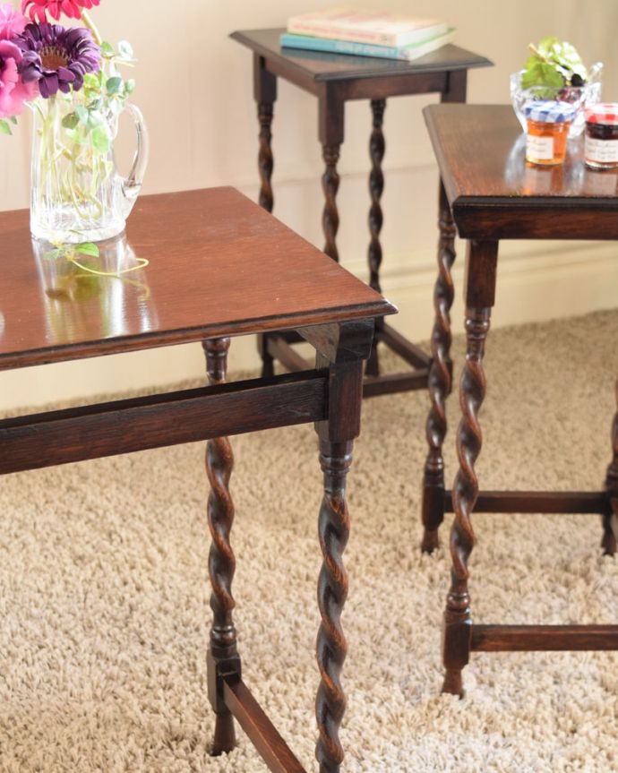 アンティークのテーブル　アンティーク家具　ネストテーブル。一緒でも、バラバラでも使い方は自由自在のアンティーク。(q-2147-f)