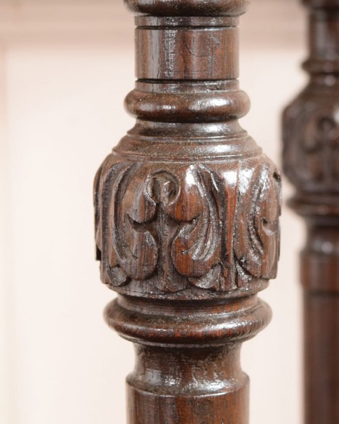 アンティークの玄関収納　アンティーク家具　スティッキスタンド。英国らしい装飾英国家具らしいかっこいい装飾があります。(q-2150-f)