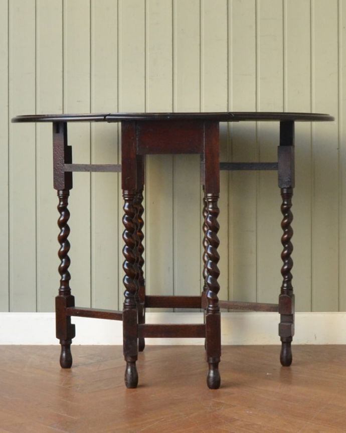 アンティークのテーブル　アンティーク家具　ゲートレッグテーブル　両方開けば大きなサイズゲートレッグテーブルはゲートが開くように作られた脚のデザインも印象的。(q-2152-f)