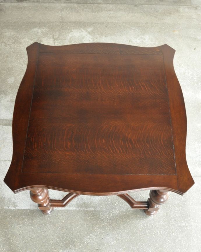 アンティークのテーブル　アンティーク家具　ドローリーフテーブル　上から見るとこんな形リーフを開く前はこんな形です。(q-2163-f)