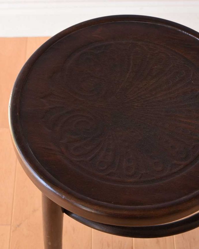ベントウッドチェア　アンティーク チェア　背もたれの模様が美しいベントウッドチェア、英国で見つけたアンティーク椅子。まるで絵画のよう一つ一つ模様が違うベントウッドチェアの座面。(q-218-c)