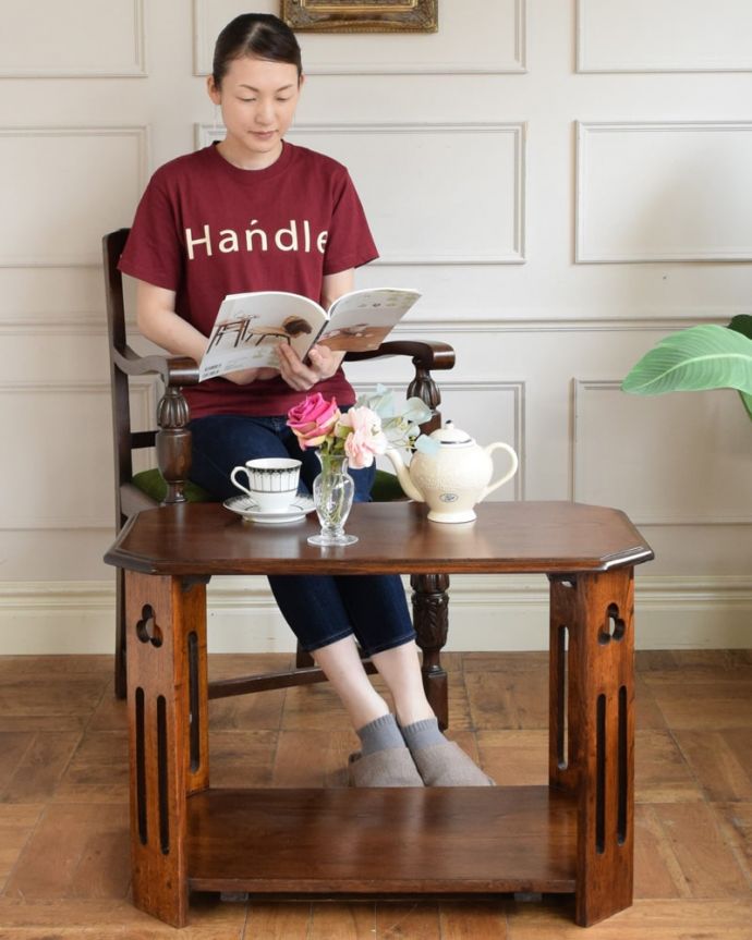 アンティークのテーブル　アンティーク家具　コーヒーテーブル　どんな場所にも似合う英国らしいコーヒーテーブル実用的に使える英国らしいアンティークのコーヒーテーブル。(q-2188-f)