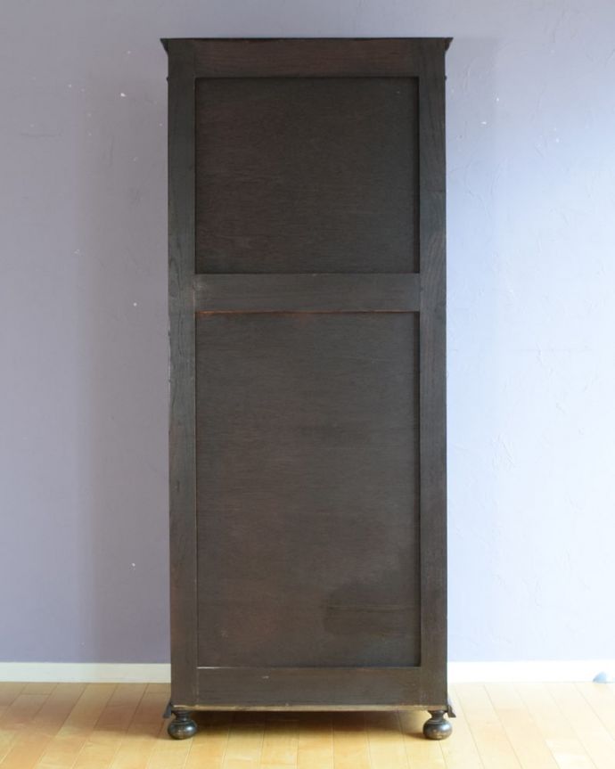 アンティークのキャビネット　アンティーク家具　ホールローブ　実は後ろ姿もキレイなんです。(q-2197-f)
