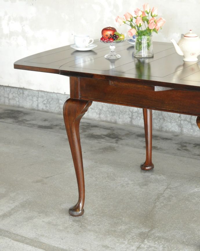 アンティークのテーブル　アンティーク家具　ドローリーフテーブル　英国らしいデザインのうつくしさにうっとり･･･足元は優雅な雰囲気のカブリオルレッグ。(q-2199-f)