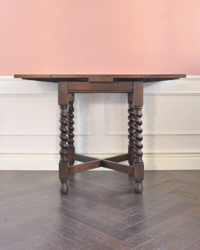 アンティークのテーブル　アンティーク家具　ドローリーフテーブル(S)　両方開くと大きなサイズ！家族が増えた時やみんなが集まった時、両方のリーフを開けば大きなサイズに。(q-2257-f)