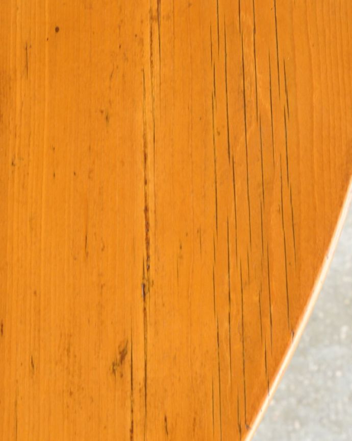 アンティークのテーブル　アンティーク家具　オーバルテーブル　オールドパイン材だけが持つ･･･なんとも言えずあたたかい雰囲気。(q-2305-f)