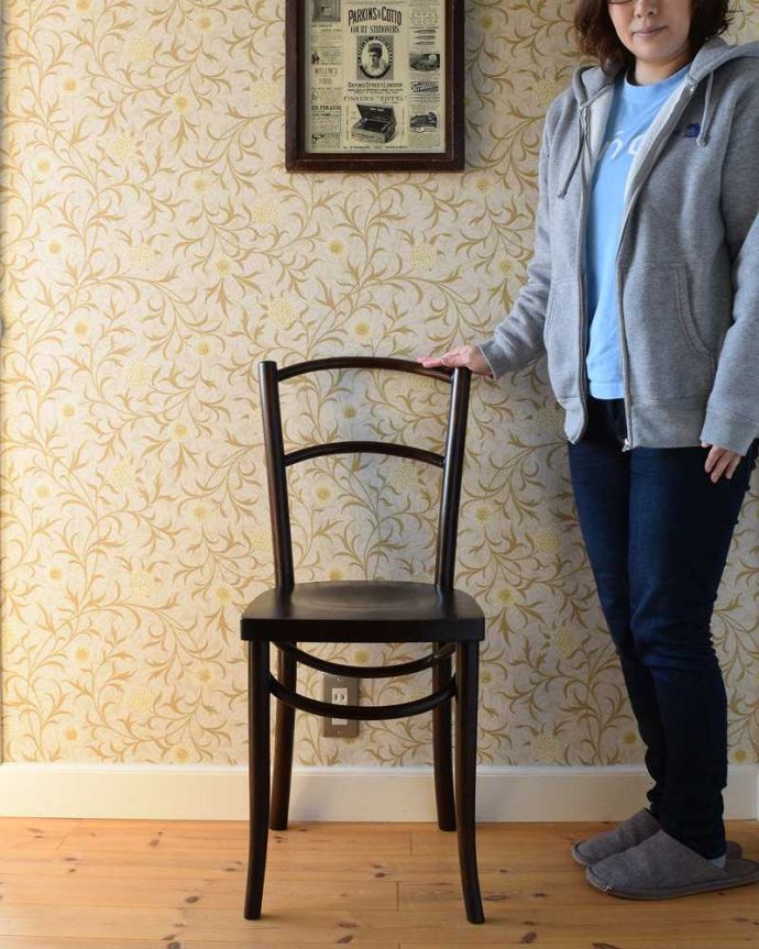 ベントウッドチェア　アンティーク チェア　英国で見つけたアンティーク椅子、曲げ木が美しい木製のベントウッドチェア 。一本の木をぐにゅっと曲げたベントウッドチェア背もたれのデザインが特長のベントウッドチェア。(q-236-c)