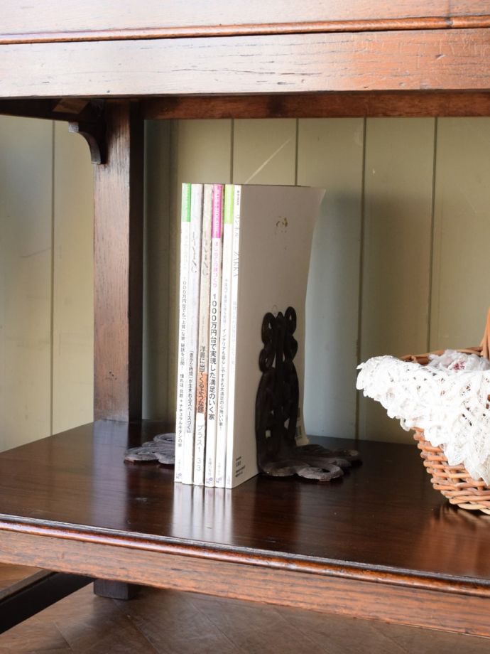 英国アンティークのキャビネット、オーク材のおしゃれな飾り棚
