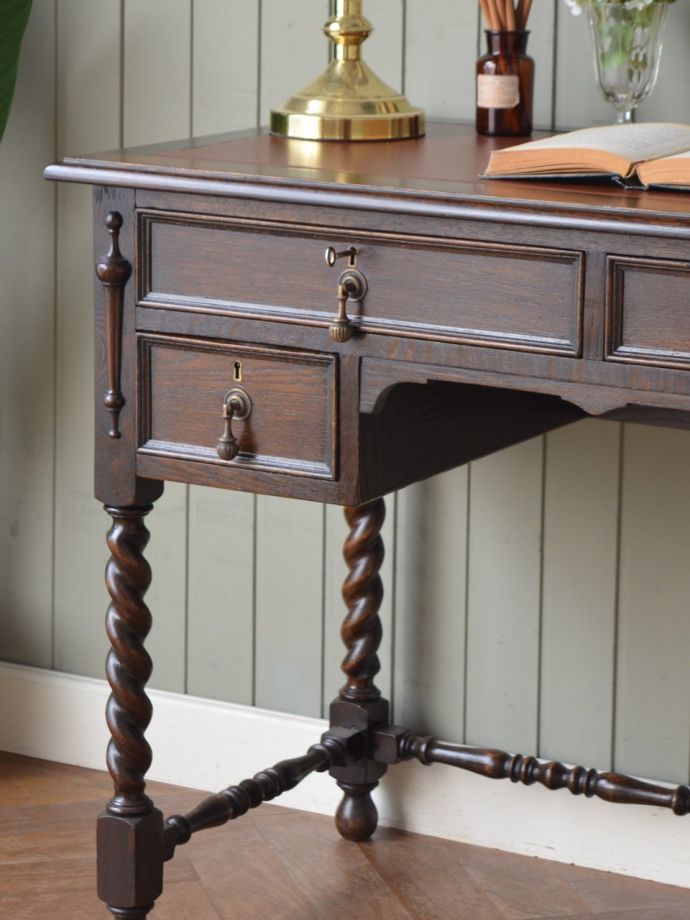 英国のアンティークデスク、ツイストのかっこいいオーク材の書斎机