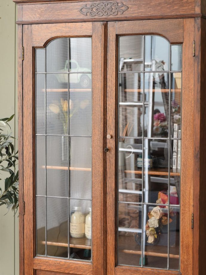 ステンドグラス扉のアンティーク家具、オーク材のおしゃれな扉付き本棚