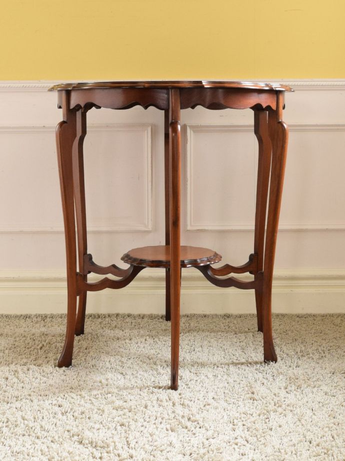英国のアンティーク家具、マホガニー材の杢目が美しいサイドテーブル(q 