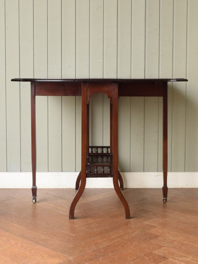 英国アンティークのテーブル、木目が美しい伸長式のサザーランドテーブル