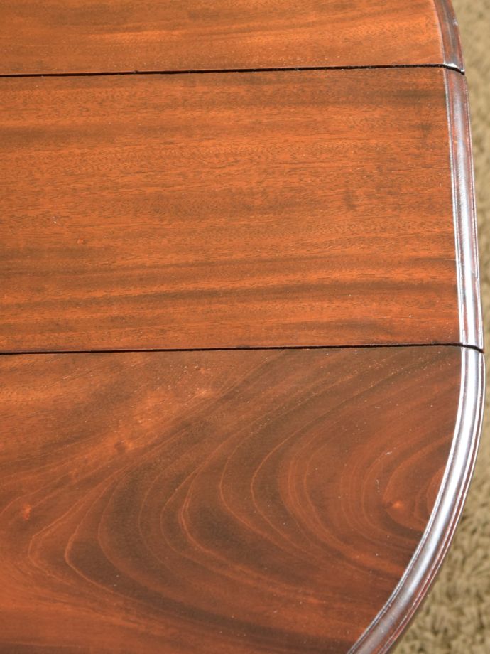 アンティークテーブルの美しい木目