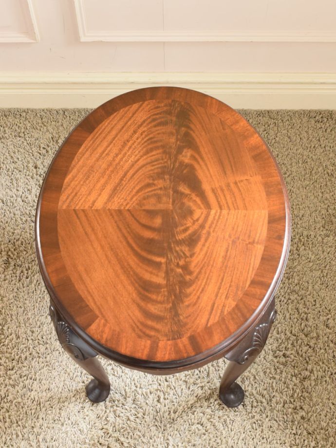 英国アンティークのコーヒーテーブル、マホガニー材の木目が美しいイギリスのテーブル
