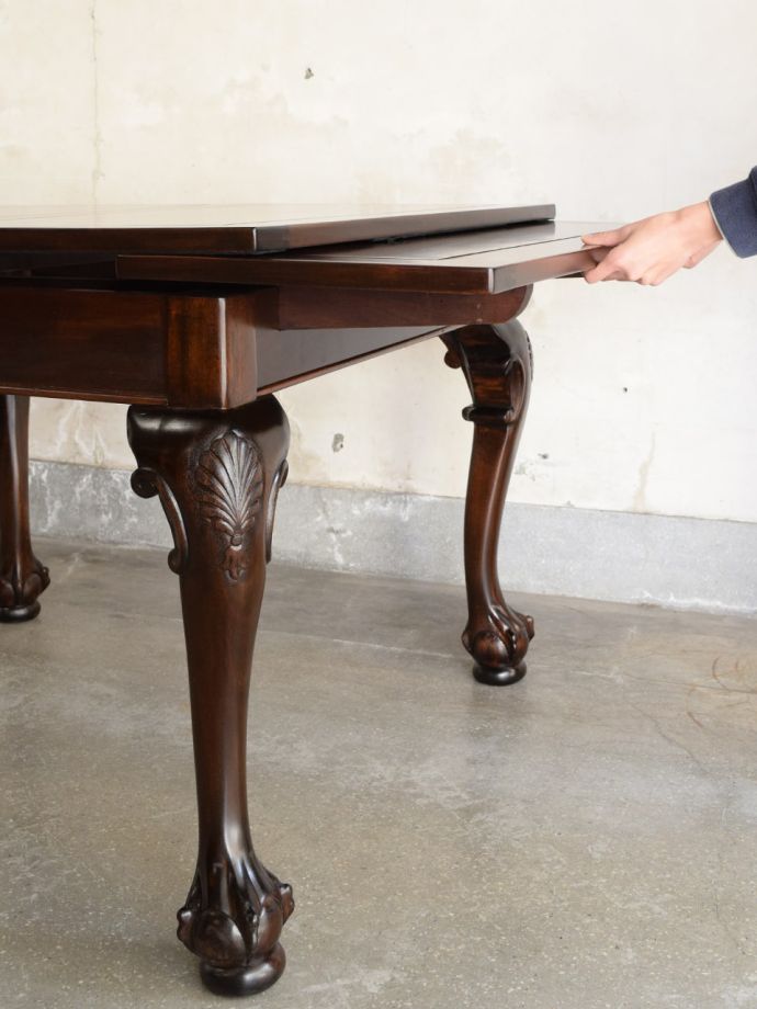 英国アンティークのおしゃれなダイニングテーブル、クロウ＆ボールの猫足が美しい伸張式テーブル