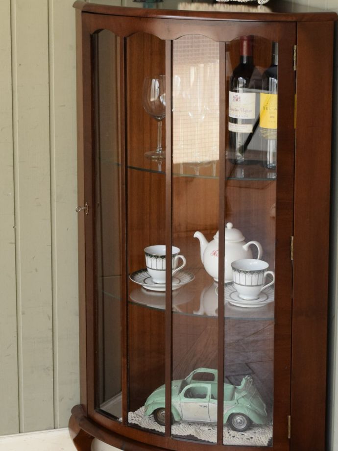 英国アンティークのおしゃれなキャビネット、ガラス扉のコーナー用のショーケース
