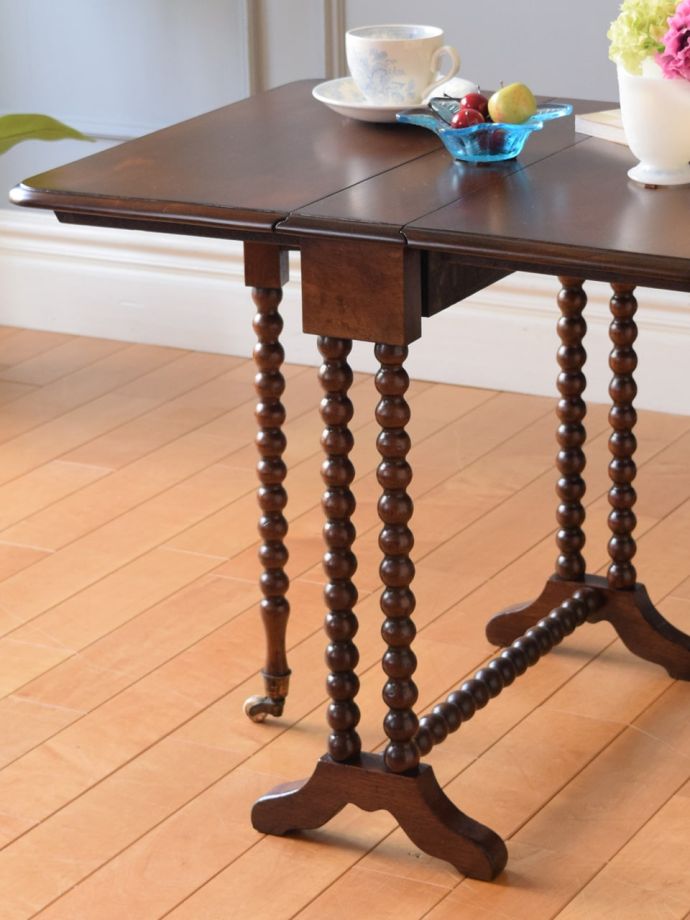 英国アンティークのおしゃれなテーブル、ボビンレッグが豪華な伸長式の 