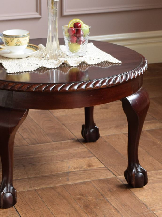 イギリスのアンティークのテーブル、丸い形のおしゃれなコーヒー 