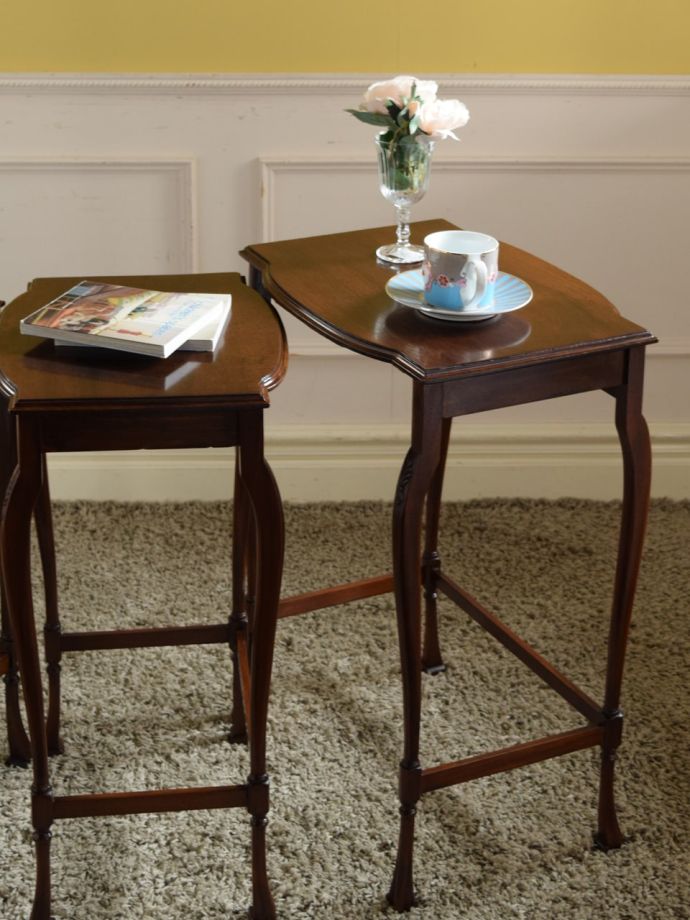 猫足が美しいネストテーブル、英国アンティークのマホガニーテーブル(q 