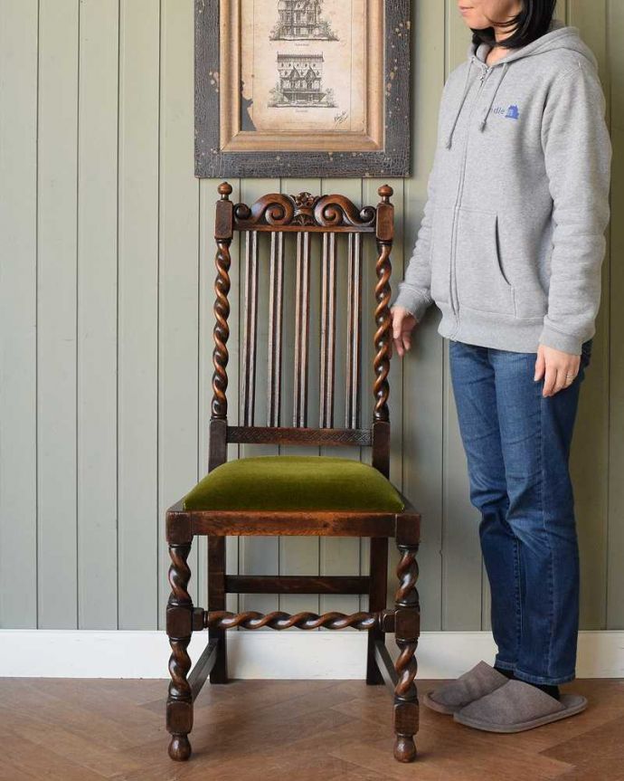 ダイニングチェア　アンティーク チェア　英国輸入のアンティーク椅子、ツイストラインが美しいオークチェア。時代を追わず受け継がれる英国デザインの椅子ツイスト脚のチェアは、ジャコビアン様式の代表。(q-332-c)