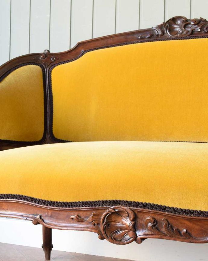 セティ・ソファ・ベンチ　アンティーク チェア　フランスで見つけた高級感溢れる上質なアンティーク２Ｐソファ（セティ）。どこを切り取っても美しいシルエットアンティークの椅子らしい高級感が溢れるフォルム。(q-335-c)