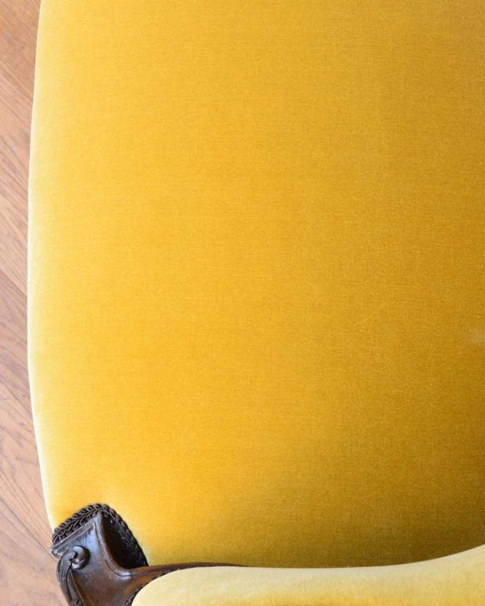 セティ・ソファ・ベンチ　アンティーク チェア　フランスで見つけた高級感溢れる上質なアンティーク２Ｐソファ（セティ）。生地のセレクトもこだわりました優雅なセティの雰囲気そのままに、一番似合う貼り座をじっくり選びました。(q-335-c)