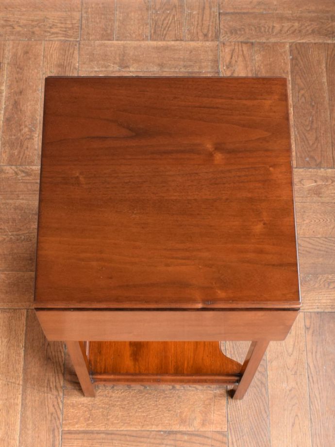 サイドキャビネットの天板