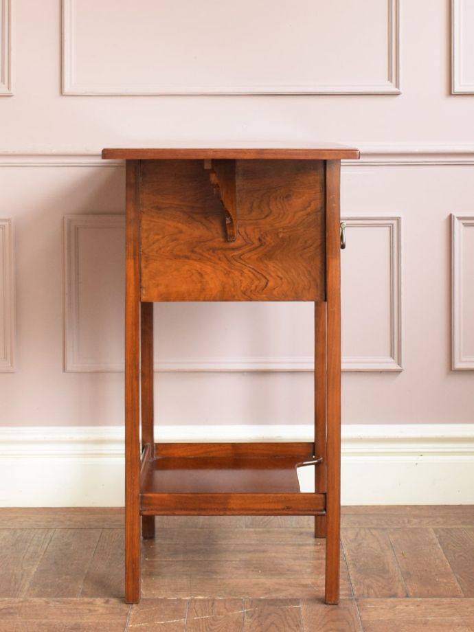 サイドキャビネットの側面