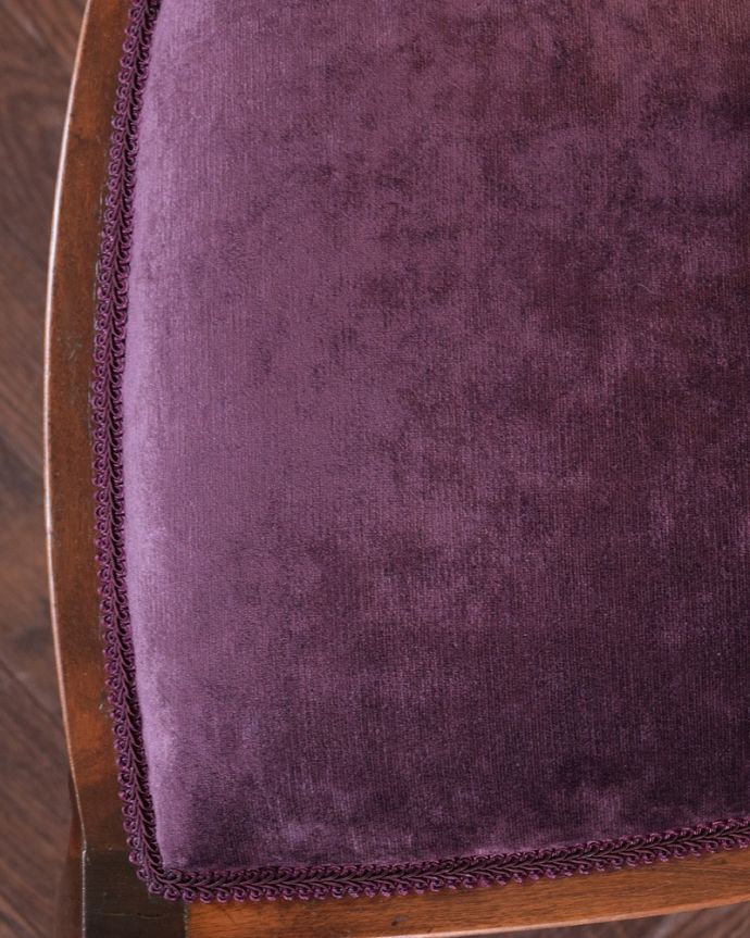 サロンチェア　アンティーク チェア　英国輸入の美しい椅子、マホガニー材のアンティークサイドチェア(サロンチェア)。生地のセレクトにもこだわりました優雅なアンティークチェアの雰囲気をそのままに、一番似合う貼り座をじっくり選びました。(q-340-c)