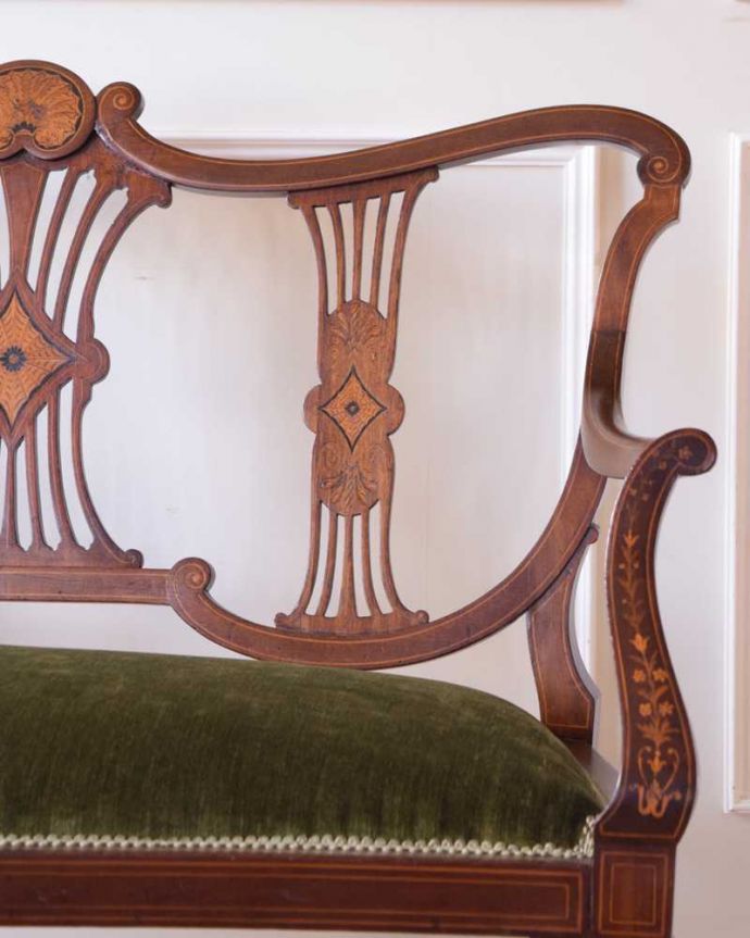 セティ・ソファ・ベンチ　アンティーク チェア　芸術的な象嵌の細工の模様にうっとり･･･アンティークだから手に入る椅子セティ。どこを切り取っても美しいシルエットアンティークの椅子らしい高級感が溢れるフォルム。(q-352-c)