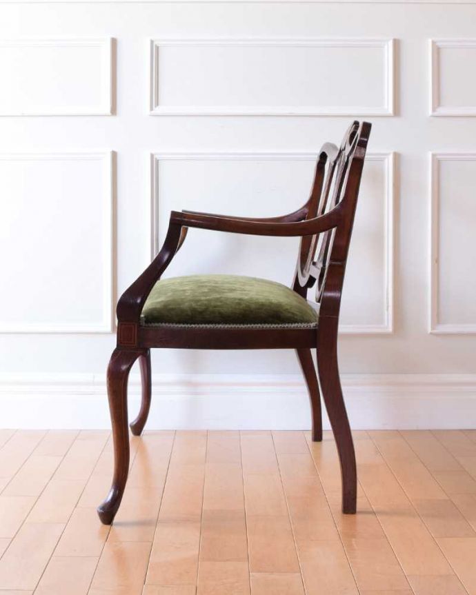 セティ・ソファ・ベンチ　アンティーク チェア　芸術的な象嵌の細工の模様にうっとり･･･アンティークだから手に入る椅子セティ。気品の感じられる横顔横から見ても優雅さは同じ。(q-352-c)