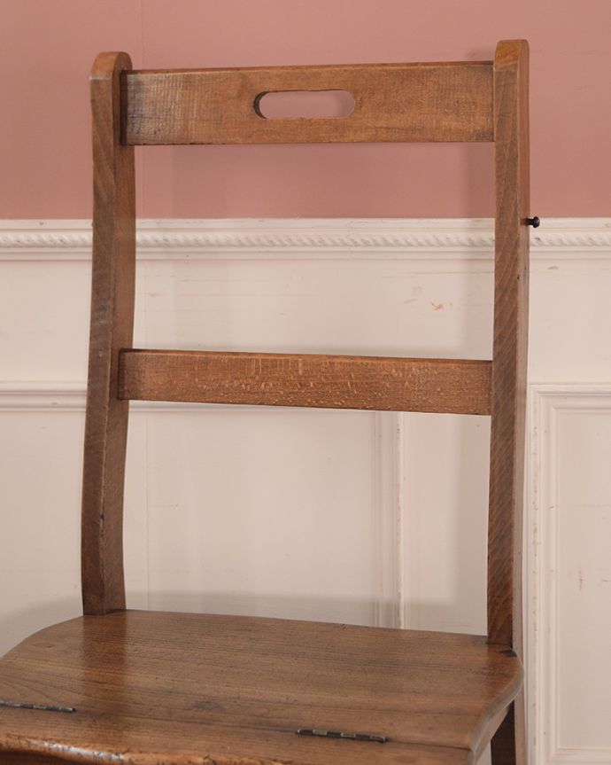 キッチンチェア　アンティーク チェア　ハシゴになっちゃうめずらしい椅子、アンティークのラダー。背もたれの可愛いデザインちゃんと椅子としても使えます。(q-366-c)