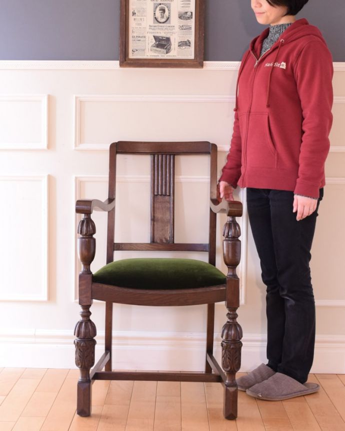 ダイニングチェア　アンティーク チェア　英国アンティークの椅子、カッコいいバルボスレッグのアームチェア。英国の伝統が受け継がれるバルボスレッグの椅子流行を追わない美しいバルボスレッグが英国らしい重厚な雰囲気を作り上げてくれるオーク材のダイニングチェア。(q-392-c)
