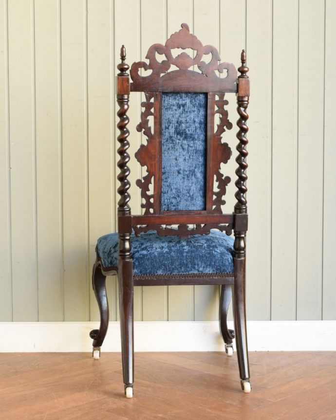 サロンチェア　アンティークチェア・椅子　ホールチェアー　後ろ姿にも自信アリ並べた時に後ろから見ることも多い椅子。(q-416-c)