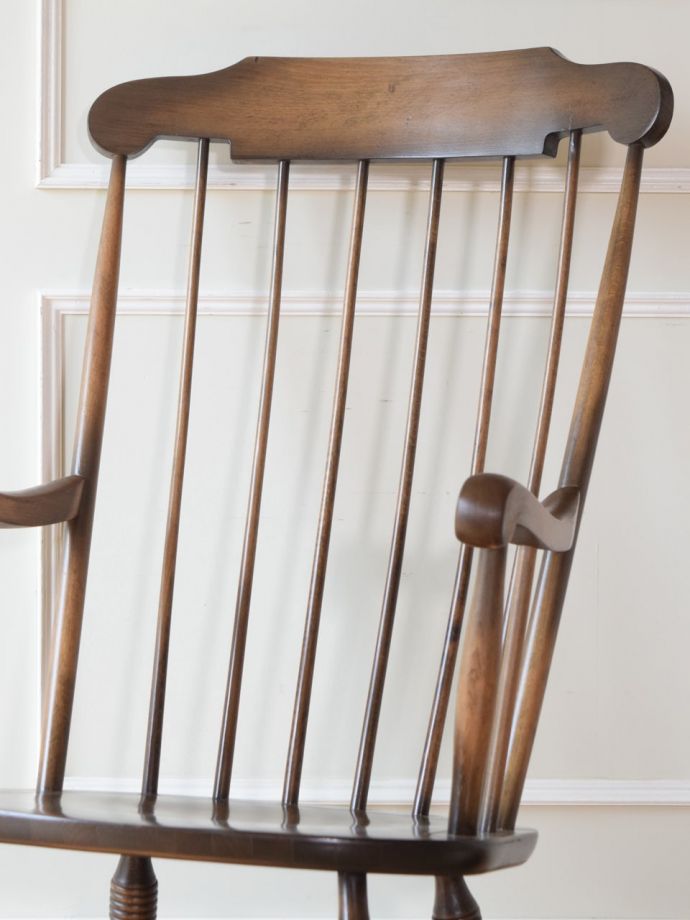 英国のおしゃれなパーソナルチェア、背もたれが大きくてゆったり座れるアンティークのロッキングチェア(q-449-c)｜アンティークチェア・椅子