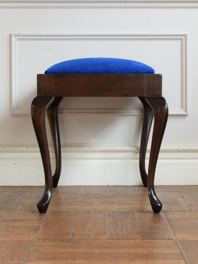 英国アンティークの椅子、すらりとした猫足がエレガントなスツール(q 