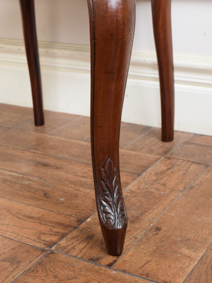 英国アンティークのマホガニー材の椅子、芸術的な美しさのサロンチェア(q-502-c)｜アンティークチェア・椅子