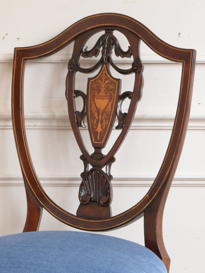 ヘップルホワイトがデザインしたアンティークの椅子、象嵌細工が入った