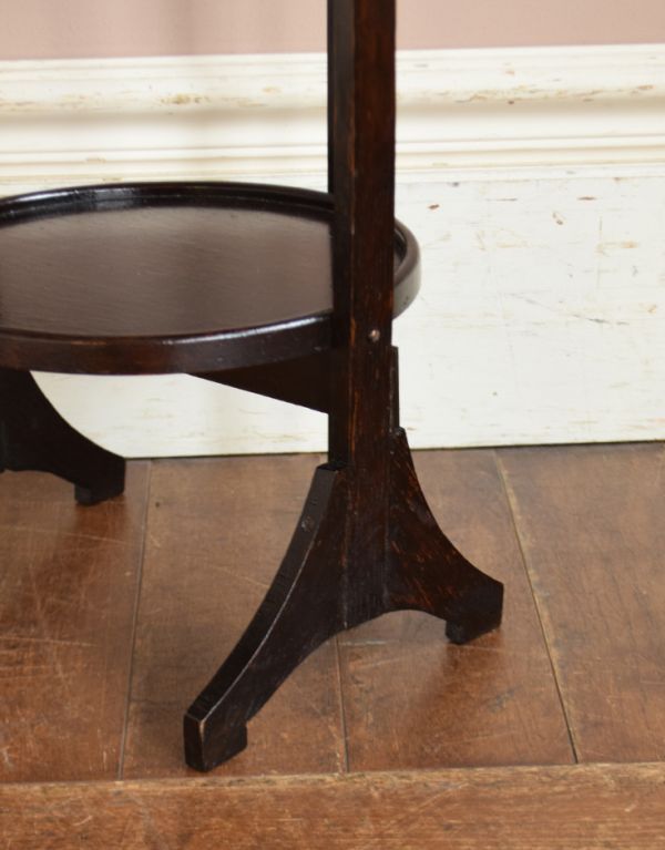 プランツスタンド・ケーキスタンド　アンティーク家具　優雅なアフタヌーンティーアイテム、英国のアンティークケーキスタンド（テーブル）。繊細でキレイな脚です。(q-580-f)