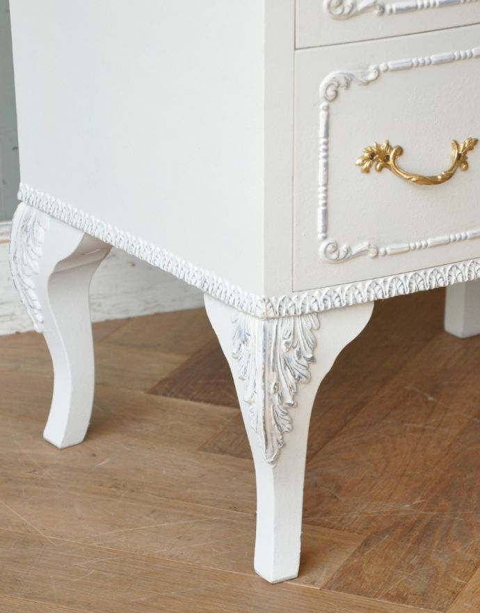アンティークのチェスト　アンティーク家具　スタイルバツグンのアンティーク家具、フランスの美しいチェストオブドロワーズ。美しい飾りが入っている脚です。(q-633-f)