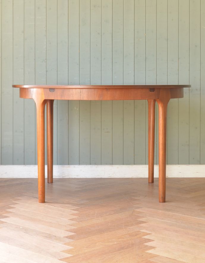 ロイドテーブル　アンティーク家具　ヴィンテージの北欧家具、マッキントッシュ社の伸張式ダイニングテーブル。閉じたときです。(q-653-f)