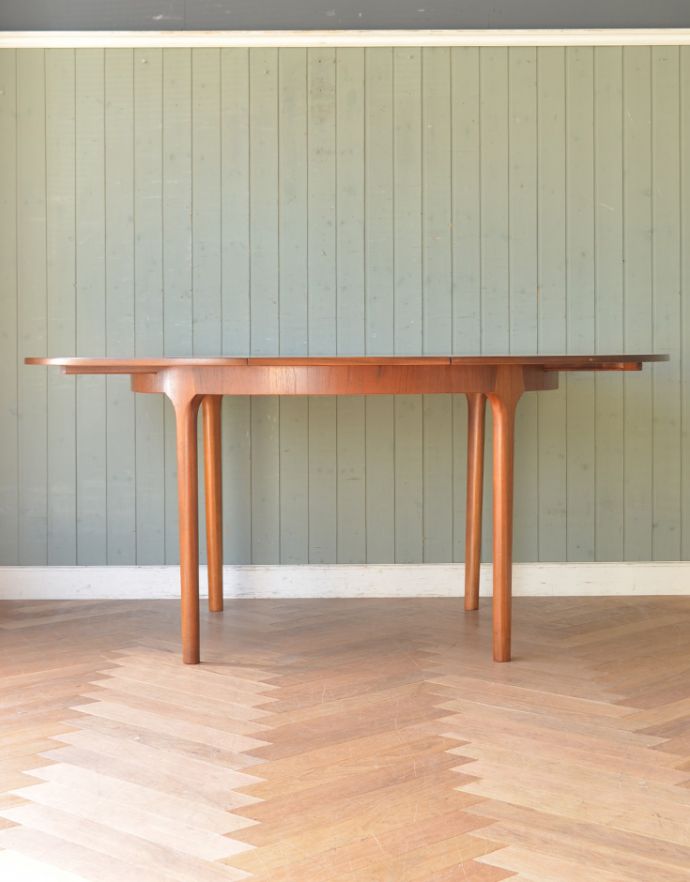 ロイドテーブル　アンティーク家具　ヴィンテージの北欧家具、マッキントッシュ社の伸張式ダイニングテーブル。開いたときです。(q-653-f)