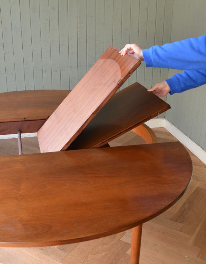 ロイドテーブル　アンティーク家具　ヴィンテージの北欧家具、マッキントッシュ社の伸張式ダイニングテーブル。広げるのは簡単です。(q-653-f)