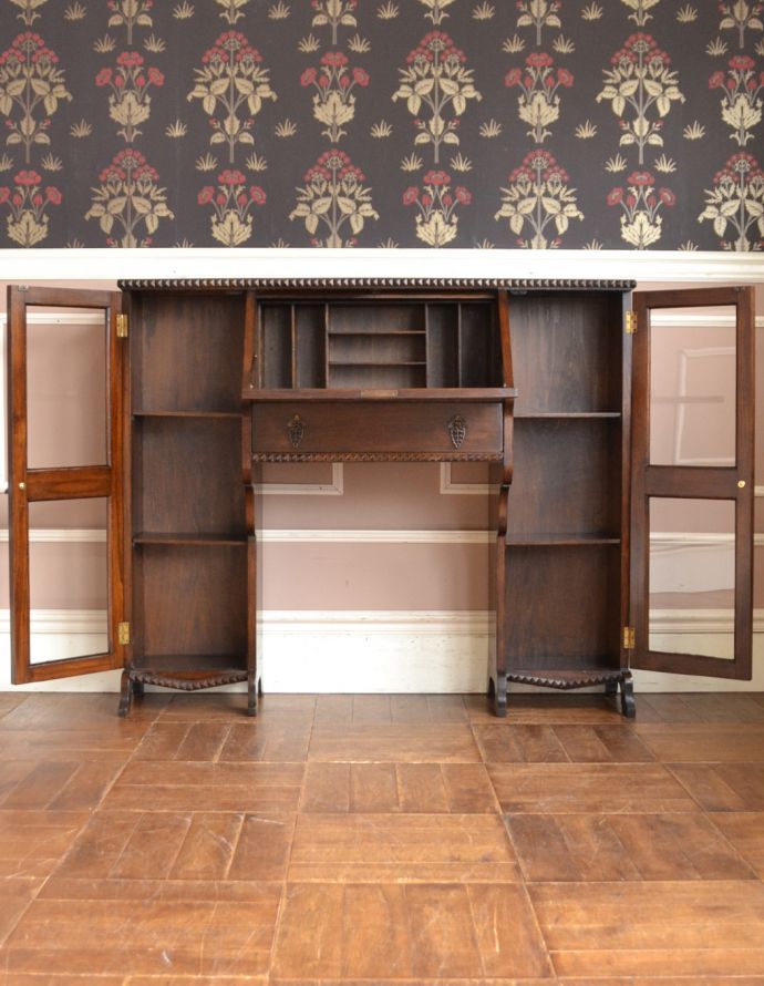ビューロー　アンティーク家具　アンティークの英国家具、本棚とビューローが付いたサイドバイサイド。棚に書類や文房具をしまえば、ちょっとした書き物スペースに早変わりします。(q-659-f)