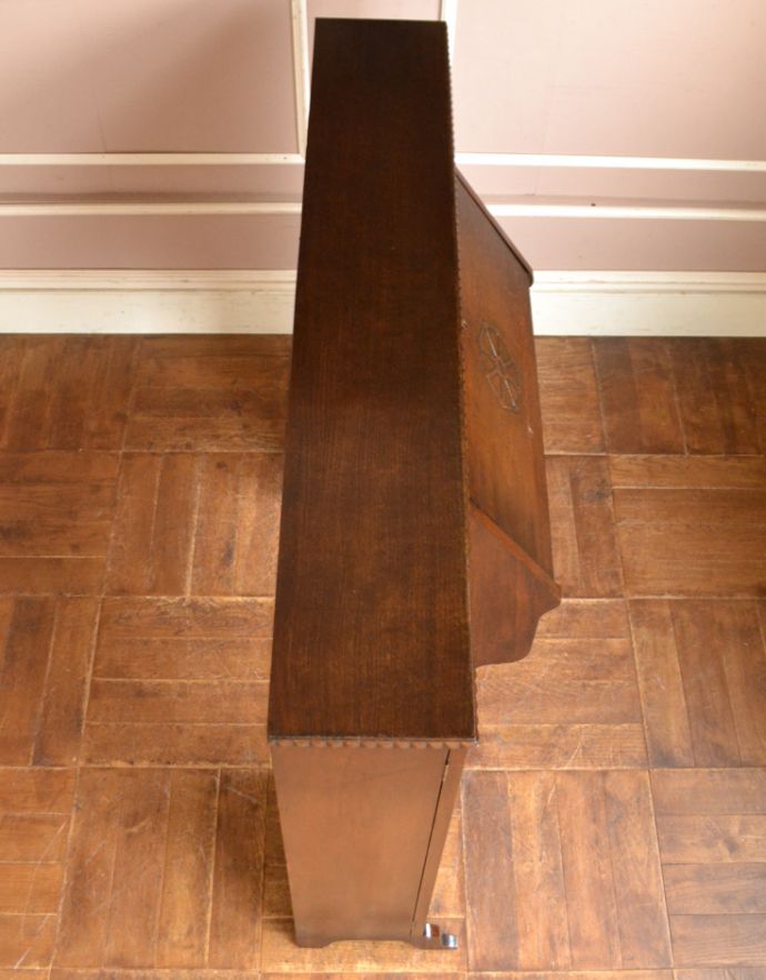 ビューロー　アンティーク家具　アンティークの英国家具、本棚とビューローが付いたサイドバイサイド。天板も木目がとってもキレイです。(q-659-f)