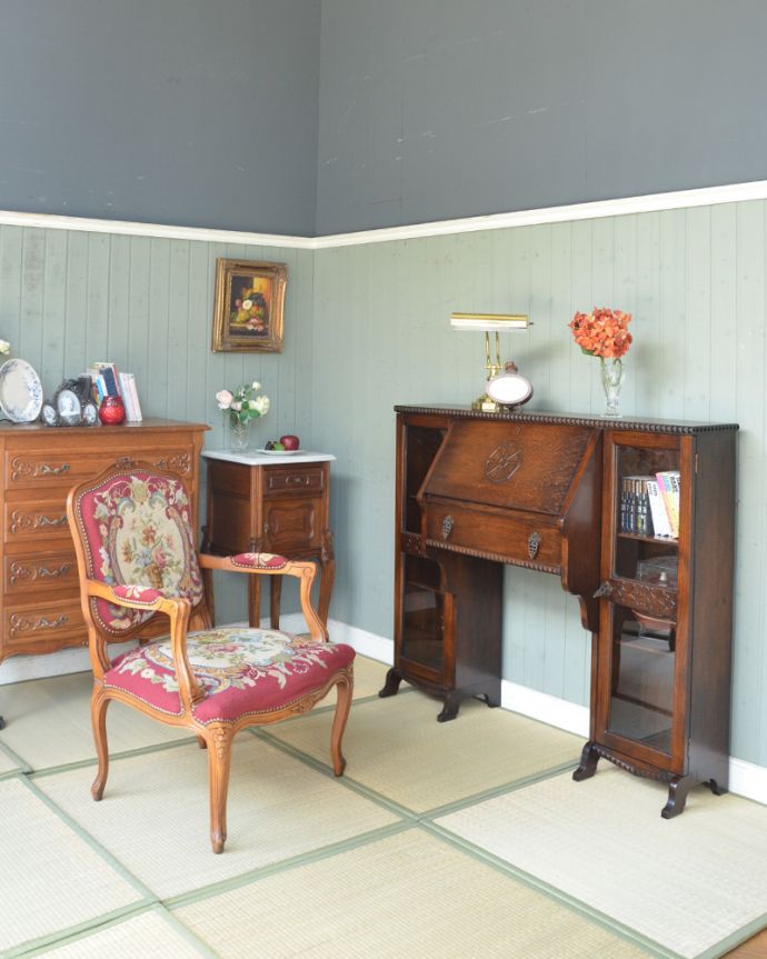 ビューロー　アンティーク家具　アンティークの英国家具、本棚とビューローが付いたサイドバイサイド。畳のお部屋に合わせてみると、重厚なオーク材がしっくりときます。(q-659-f)