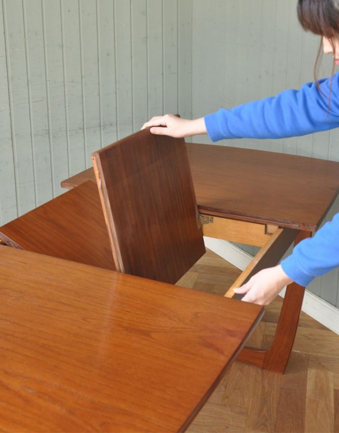 アンティークのテーブル　アンティーク家具　北欧スタイルのヴィンテージ家具、伸張式ダイニングテーブル。広げるのは簡単です。(q-673-f)
