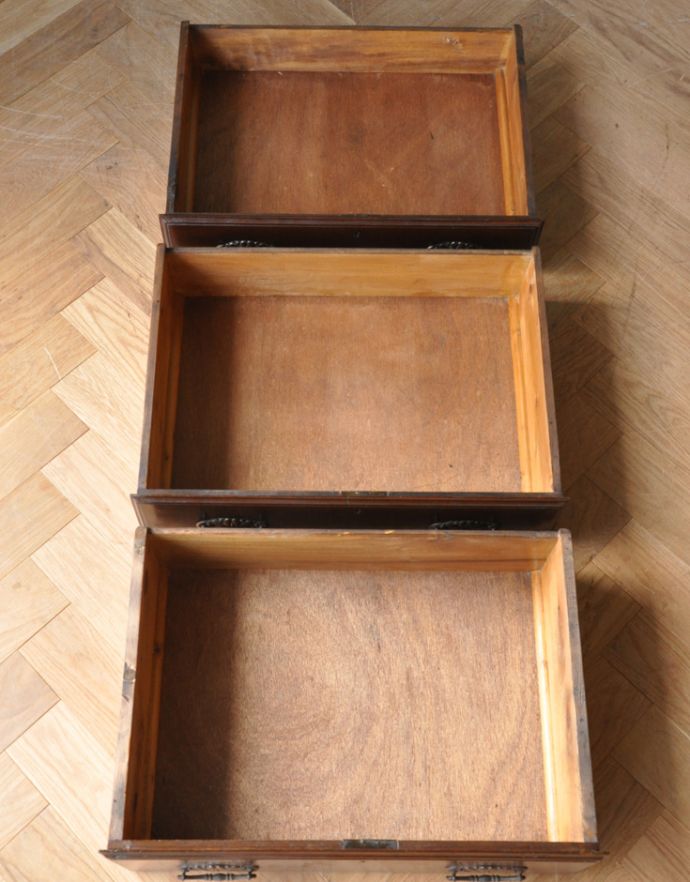 サイドボード　アンティーク家具　タイルが美しいアンティークの引き出し付きのウォッシュスタンド、ウォルナット材の英国家具。引き出しは3杯。(q-681-f)