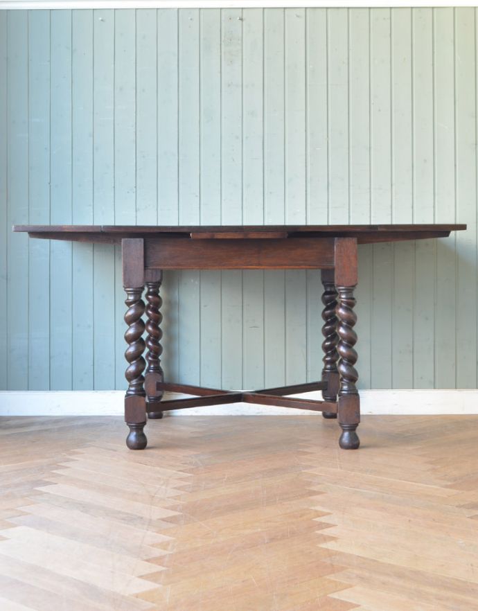 ロイドテーブル　アンティーク家具　イギリスのアンティーク家具、ツイストラインが美しいドローリーフテーブル（ダイニングテーブル）。急な来客があっても、このテーブルがあれば安心！ゆったり使えてリラックスできますよ。(q-696-f)