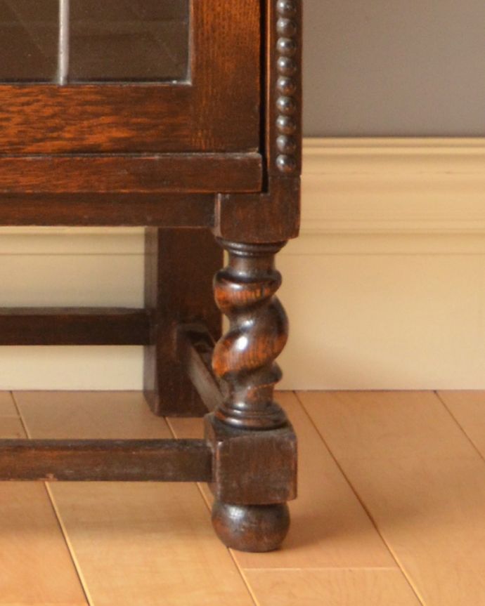 アンティークのキャビネット　アンティーク家具　英国家具らしいオシャレなスタッキングブックケース（オーク材）。安定感のある脚がしっかり支えます。(q-746-f)